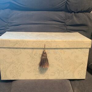 Vintage Lori Greiner Cream Floral Jewelry Organizer with Olive Accents/Tassel